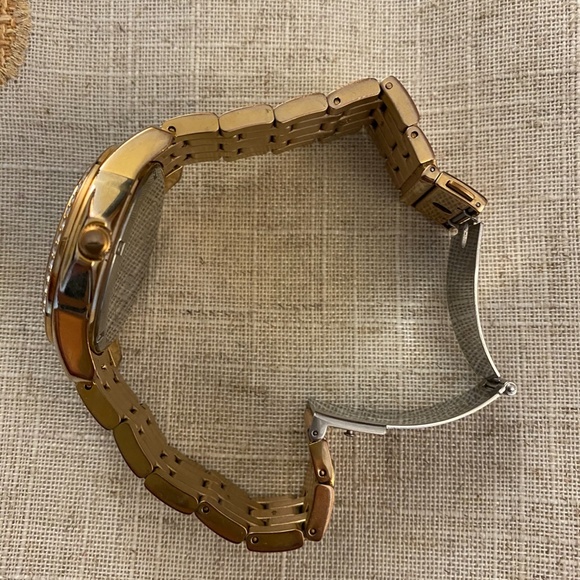 Guess Women Watch Rose Gold - Picture 3 of 3